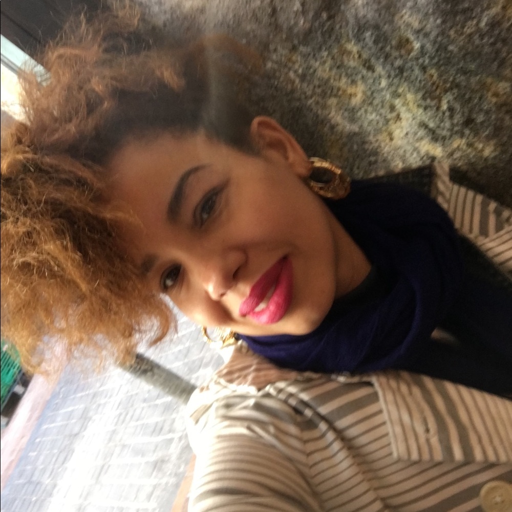 Meet your Posher, Aisha